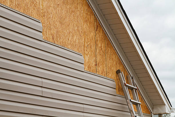Professional Siding technician working in Bridgeport, CT